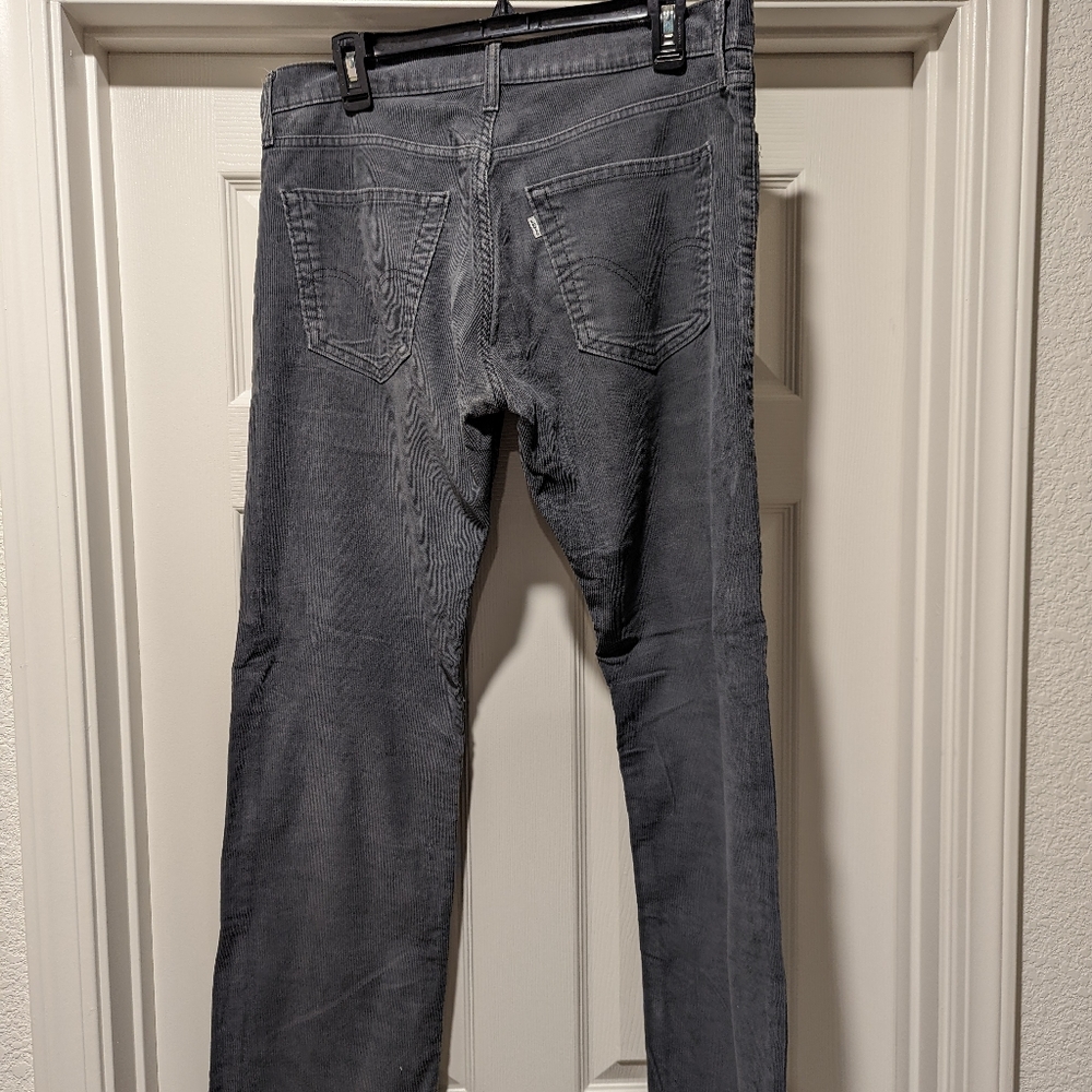 COPY - Mens Levi 514 Slim Straight Corduroy pants. Used Condition.